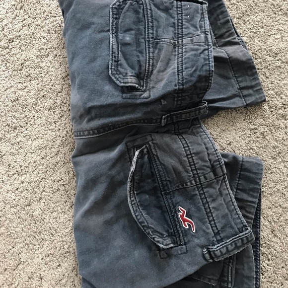 Hollister Cargo Shorts Navy Color - Picture 2 of 3
